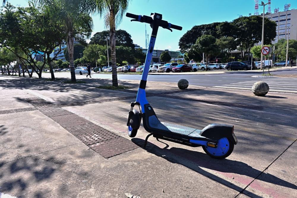 Capa da notícia: Uso seguro de patinetes elétricos ajuda a evitar acidentes e internações